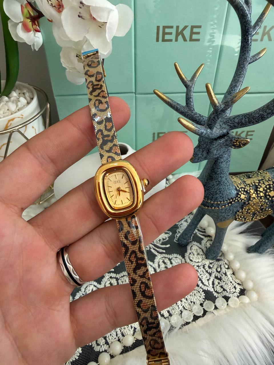 Montre IEKE Léopard Roman