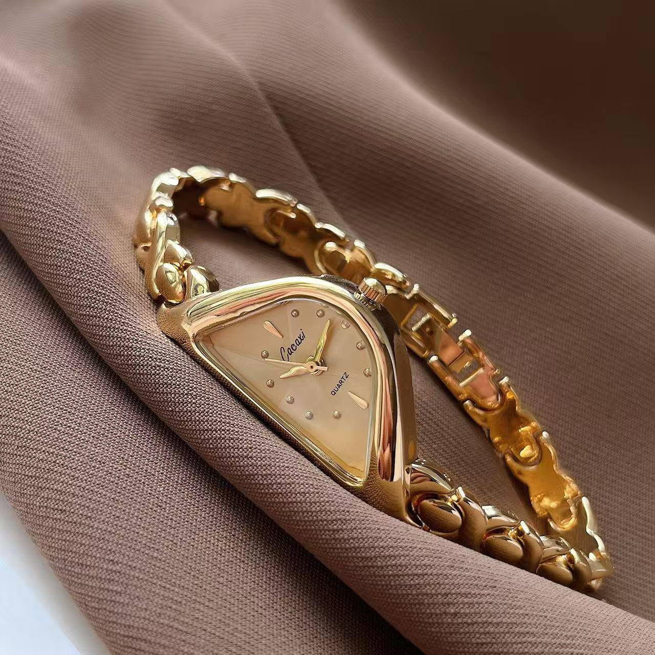 Montre Cacaxi Design Triangle Doré