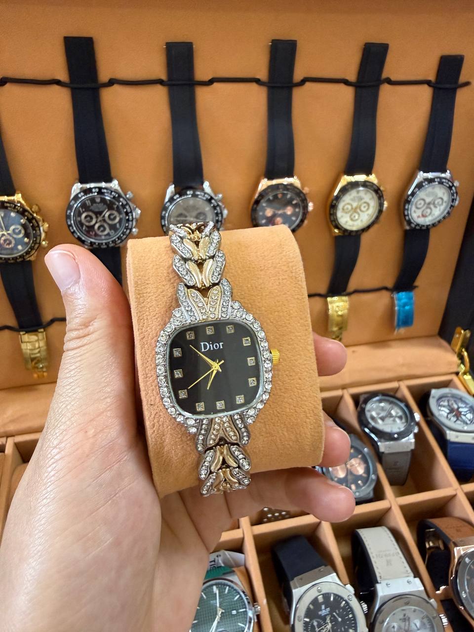 Montre Femme Sertie Strass Dior Style Vintage