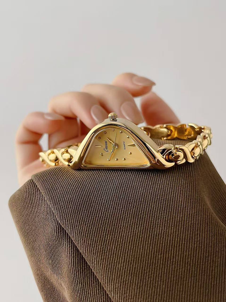 Montre Cacaxi Design Triangle Doré