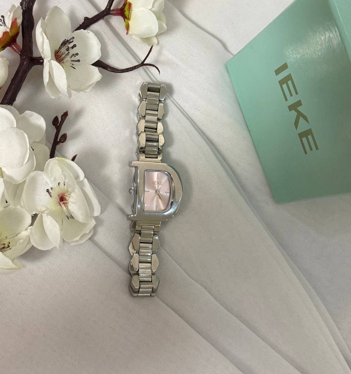 Montre IEKE Design Lettre D