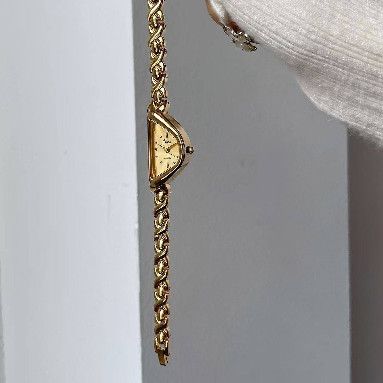 Montre Cacaxi Design Triangle Doré